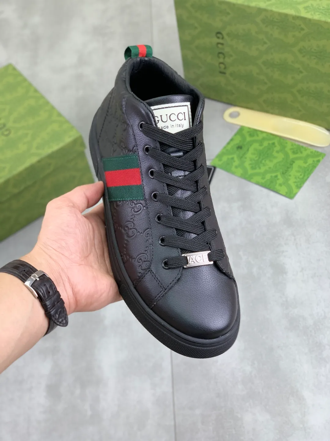 Men's shoes 💰P460 💰[New style]🆘 The latest model from Gucci GUCCI official website 🎁Classic casual fashion high-top men's shoes 👟Hot style 💥The version is simple and elegant, exclusive for trendy men. Unique official website latest brand elements 👑Gucci original decoration, fashionable and generous, original soft calfskin fabric➕Comfortable soft first-layer pigskin lining ✅The official website specifies the wear-resistant casual outsole, the classic model is taken in kind🎬Color: 4️⃣colors available😍Number: 38-44